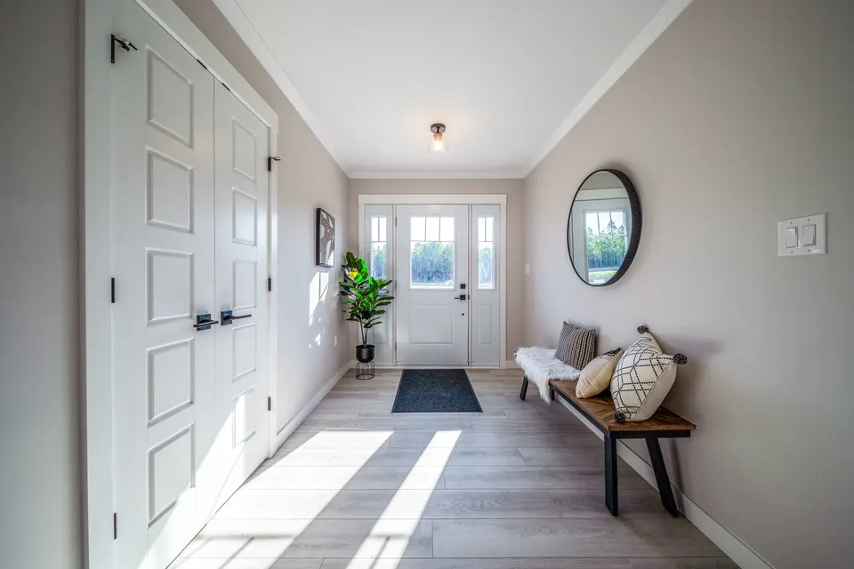 kent-homes-winterhaven-entryway-bench-double-closet.jpg