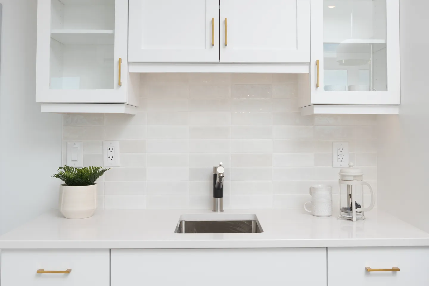 kent-homes-white-cabinets-wet-bar.jpg